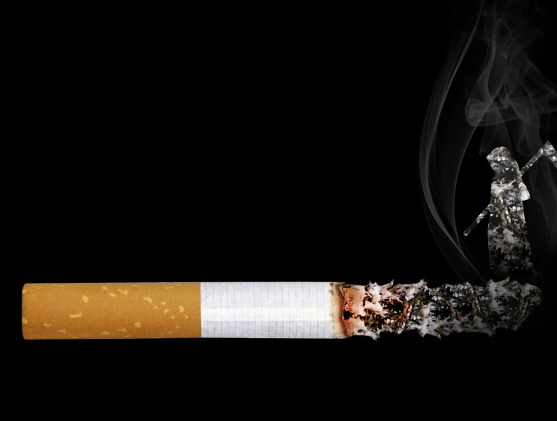 二手烟对人的危害更大，该怎么避免二手烟？