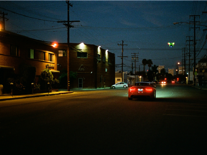 问：用车载净化器真能告别车内尴尬味道吗？